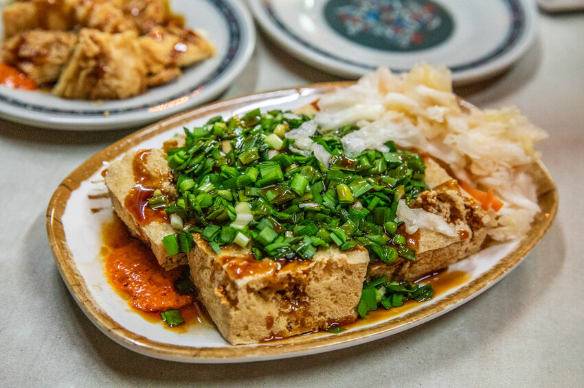 花蓮縣花蓮市胖嘟嘟臭豆腐｜外酥內嫩鄉民讚爆！網路評價超高韭菜臭豆腐