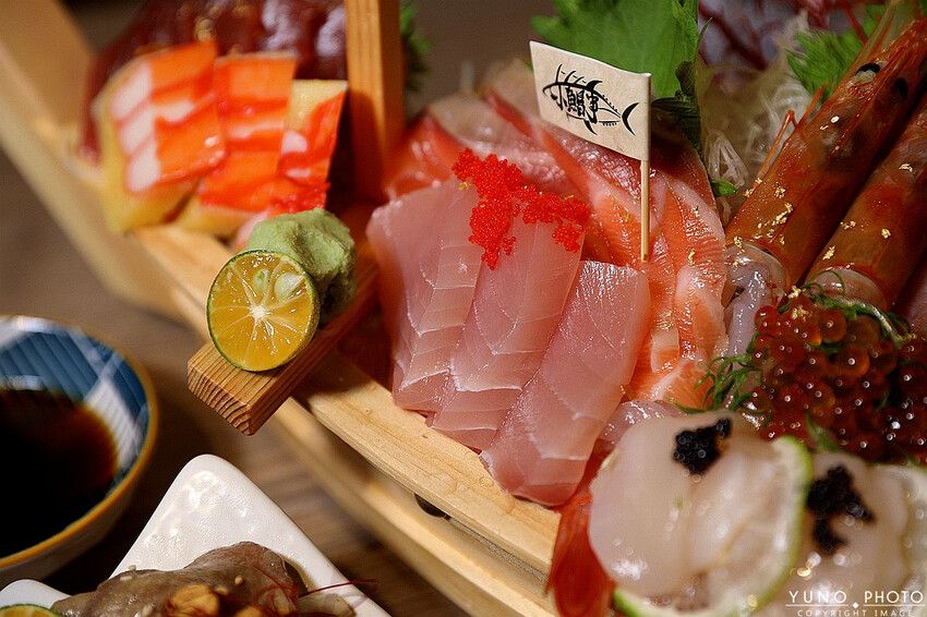 台中市中區秒飛日本 超狂給料不手軟！CP值爆表浮誇系海鮮日料｜小鮨事日本料理(台中日本料理)