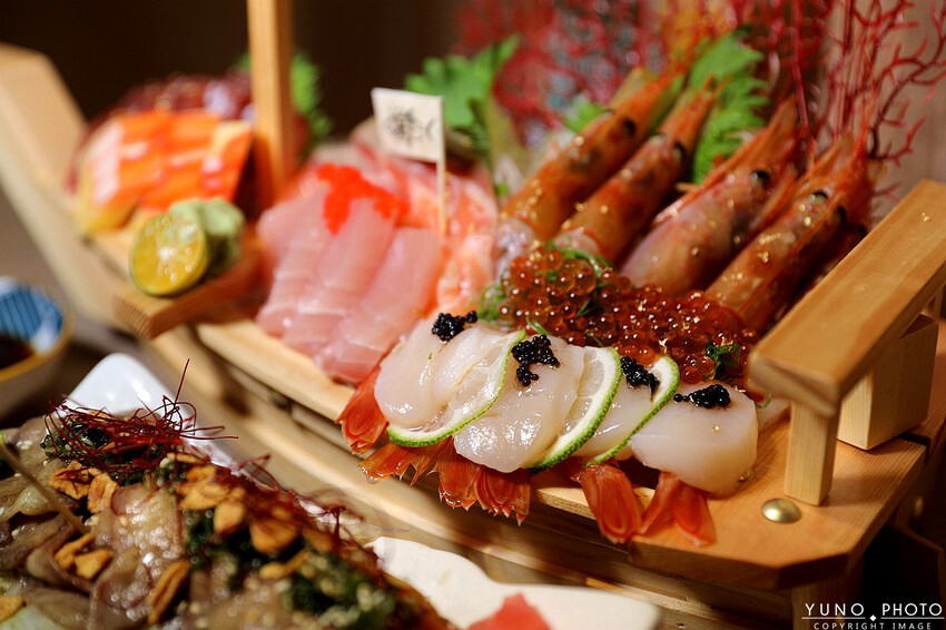 台中市中區秒飛日本 超狂給料不手軟！CP值爆表浮誇系海鮮日料｜小鮨事日本料理(台中日本料理)