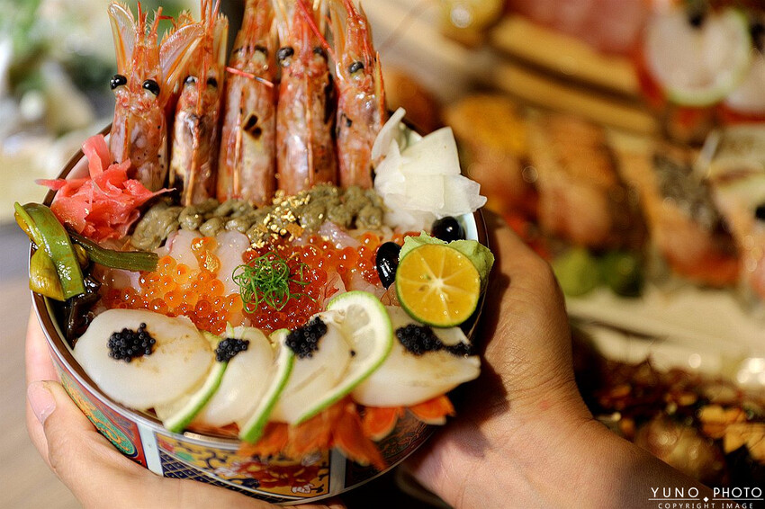 台中市中區秒飛日本 超狂給料不手軟！CP值爆表浮誇系海鮮日料｜小鮨事日本料理(台中日本料理)