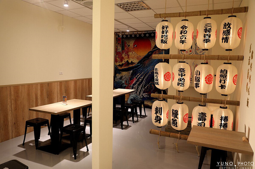 台中市中區秒飛日本 超狂給料不手軟！CP值爆表浮誇系海鮮日料｜小鮨事日本料理(台中日本料理)