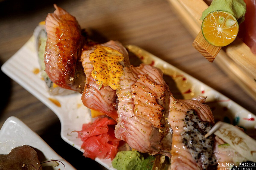 台中市中區秒飛日本 超狂給料不手軟！CP值爆表浮誇系海鮮日料｜小鮨事日本料理(台中日本料理)