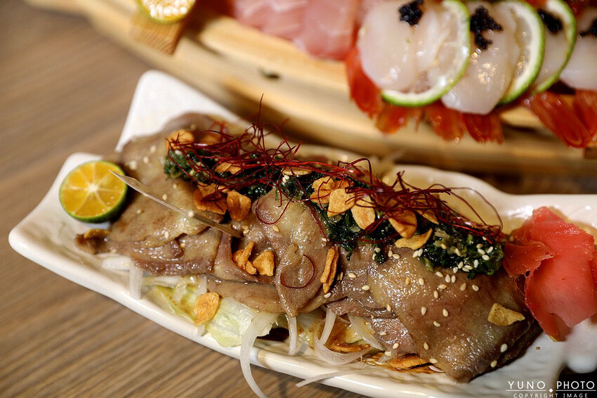 台中市中區秒飛日本 超狂給料不手軟！CP值爆表浮誇系海鮮日料｜小鮨事日本料理(台中日本料理)