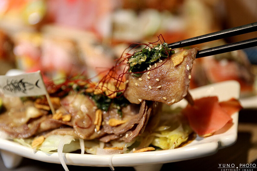 台中市中區秒飛日本 超狂給料不手軟！CP值爆表浮誇系海鮮日料｜小鮨事日本料理(台中日本料理)