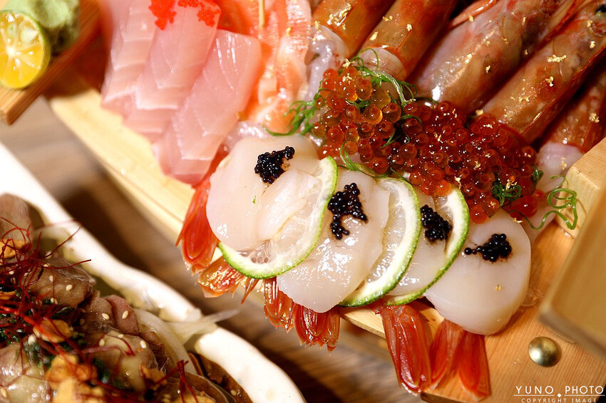 台中市中區秒飛日本 超狂給料不手軟！CP值爆表浮誇系海鮮日料｜小鮨事日本料理(台中日本料理)