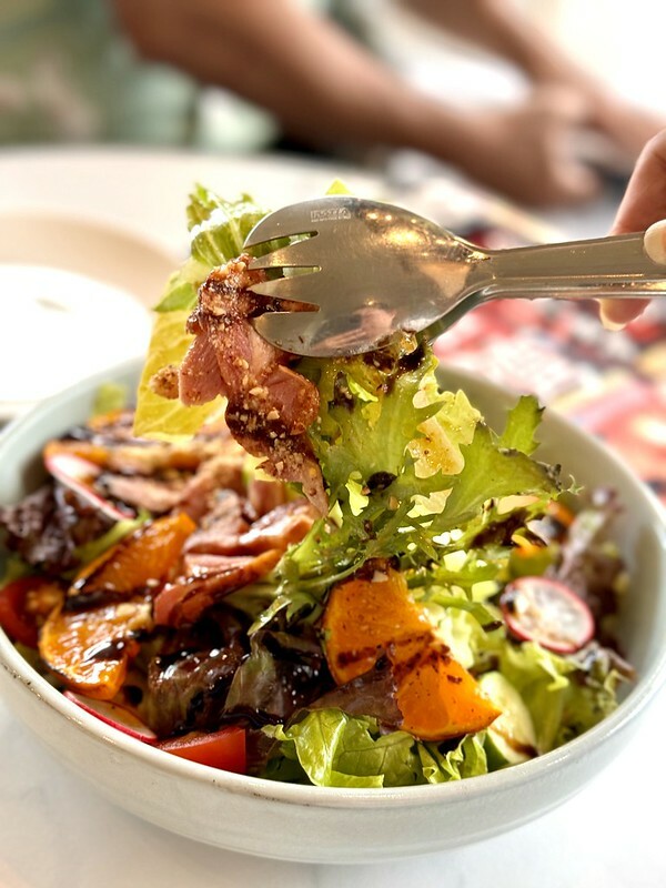 桃園市楊梅區桃園｜楊梅美食｜萃99’Caffee 楊梅火車鐵道旁的網美咖啡館；除了是咖啡館，原來也是個售屋中心呀！！（楊梅