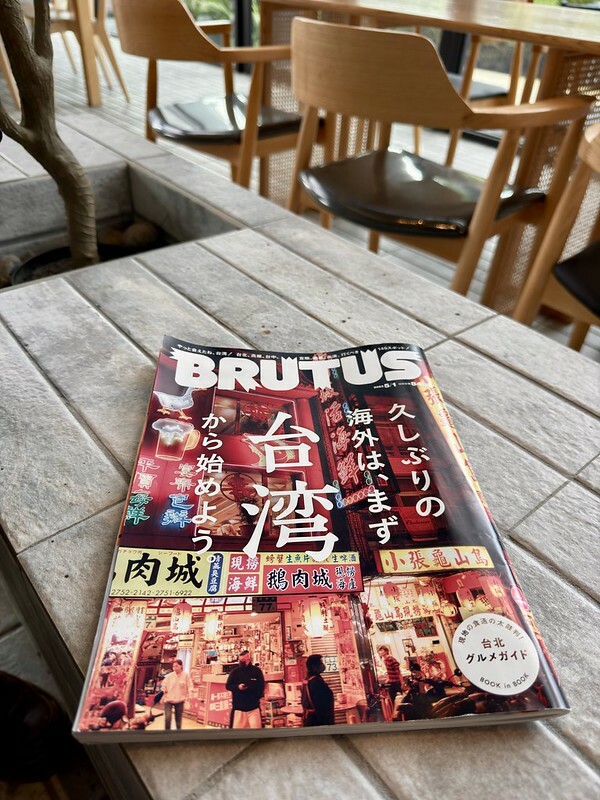 桃園市楊梅區桃園｜楊梅美食｜萃99’Caffee 楊梅火車鐵道旁的網美咖啡館；除了是咖啡館，原來也是個售屋中心呀！！（楊梅