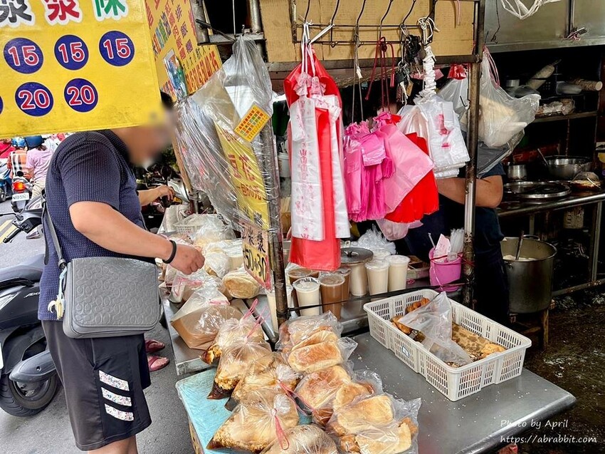 台中市北區東興市場內的古早味大飯糰，沒有google地標，但人潮超多