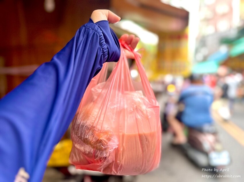 台中市北區東興市場內的古早味大飯糰，沒有google地標，但人潮超多
