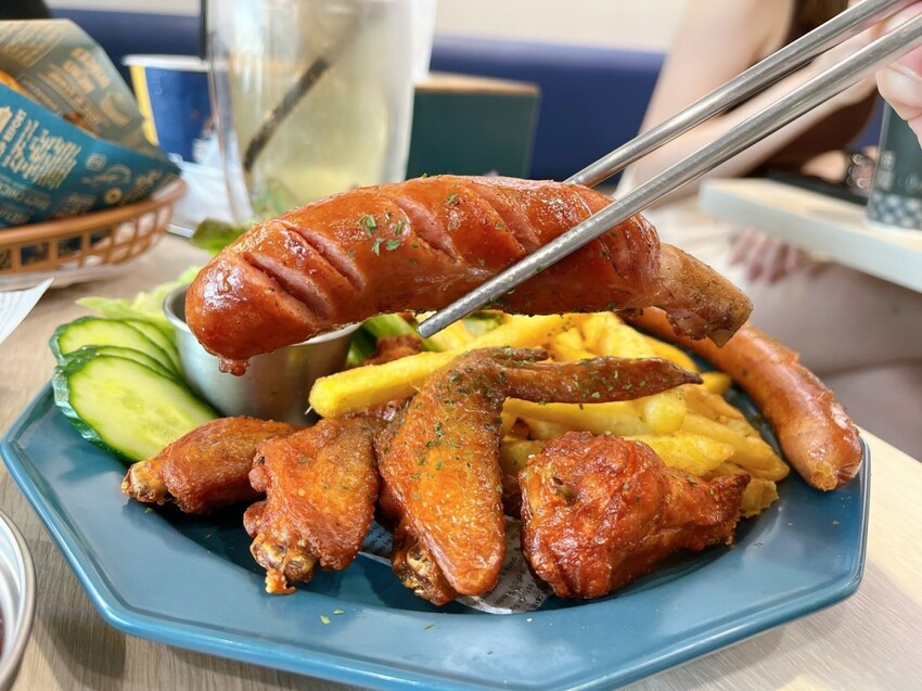 桃園市龍潭區愛吃肉的朋友看這裡,龍潭高人氣早午餐|森莯Brunch,限量港式手工波蘿堡配上手拍牛肉漢堡,每一口都讓人覺