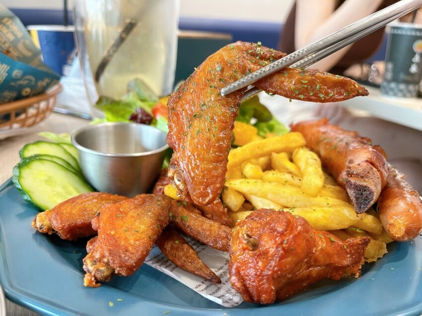 桃園市龍潭區愛吃肉的朋友看這裡,龍潭高人氣早午餐|森莯Brunch,限量港式手工波蘿堡配上手拍牛肉漢堡,每一口都讓人覺