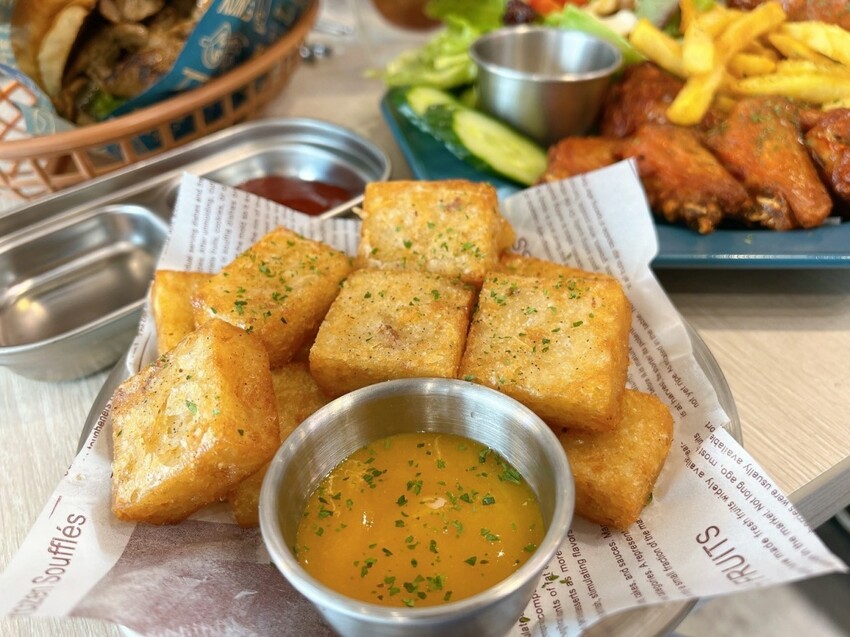 桃園市龍潭區愛吃肉的朋友看這裡,龍潭高人氣早午餐|森莯Brunch,限量港式手工波蘿堡配上手拍牛肉漢堡,每一口都讓人覺