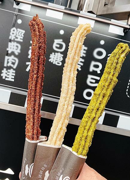 公館美食推薦│西班牙油條-真的是西班牙在地小吃，肉桂、抹茶、巧克力超過15公分現炸吉拿棒，顛覆對吉拿棒的感覺，香酥脆到的公館必吃小吃-19.jpg