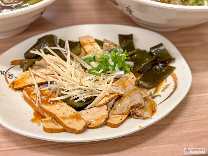 苗栗縣苑裡鎮美食、隱藏老宅的美味麵館,免費續加誘人辣醬!