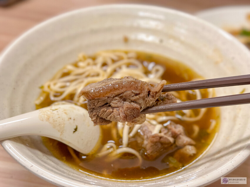 苗栗縣苑裡鎮美食、隱藏老宅的美味麵館,免費續加誘人辣醬!