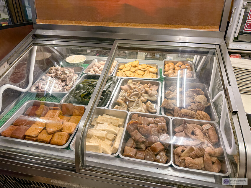 苗栗縣苑裡鎮美食、隱藏老宅的美味麵館,免費續加誘人辣醬!