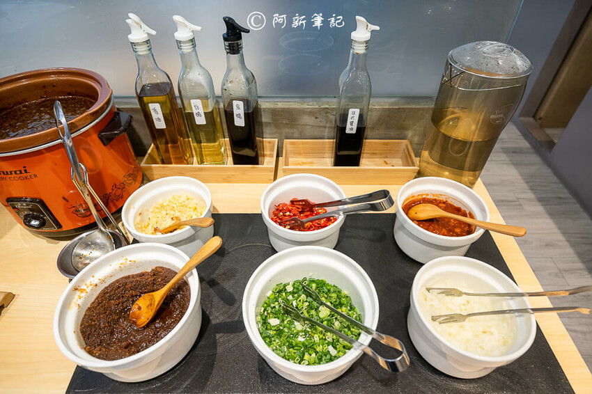 台中人氣火鍋饗點鍋！蔬食自助吧吃到飽，巨龍海陸拼盤超狂，CP值爆表。