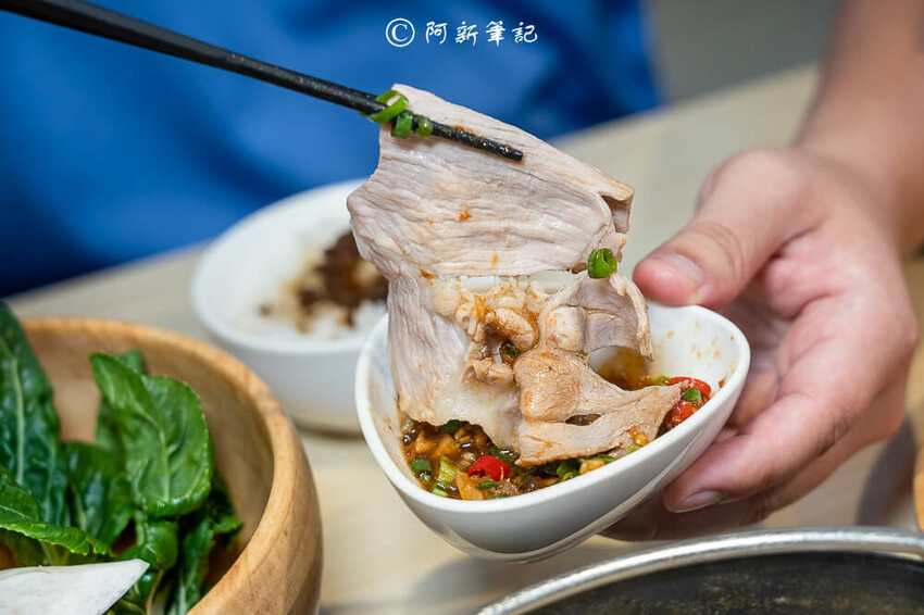 台中人氣火鍋饗點鍋！蔬食自助吧吃到飽，巨龍海陸拼盤超狂，CP值爆表。