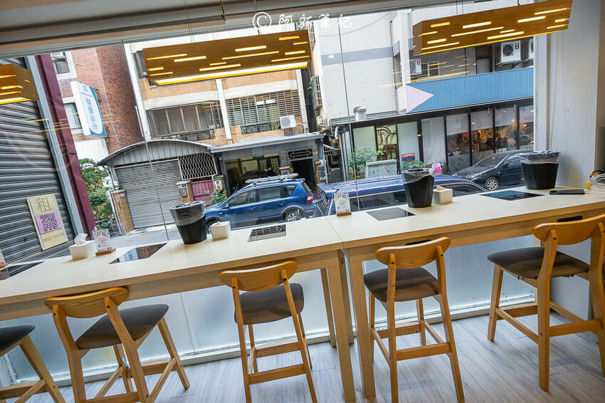 台中人氣火鍋饗點鍋！蔬食自助吧吃到飽，巨龍海陸拼盤超狂，CP值爆表。