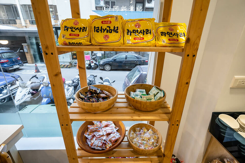 台中人氣火鍋饗點鍋！蔬食自助吧吃到飽，巨龍海陸拼盤超狂，CP值爆表。