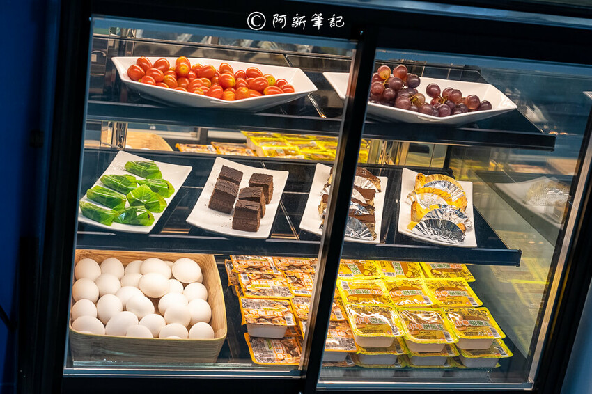 台中人氣火鍋饗點鍋！蔬食自助吧吃到飽，巨龍海陸拼盤超狂，CP值爆表。