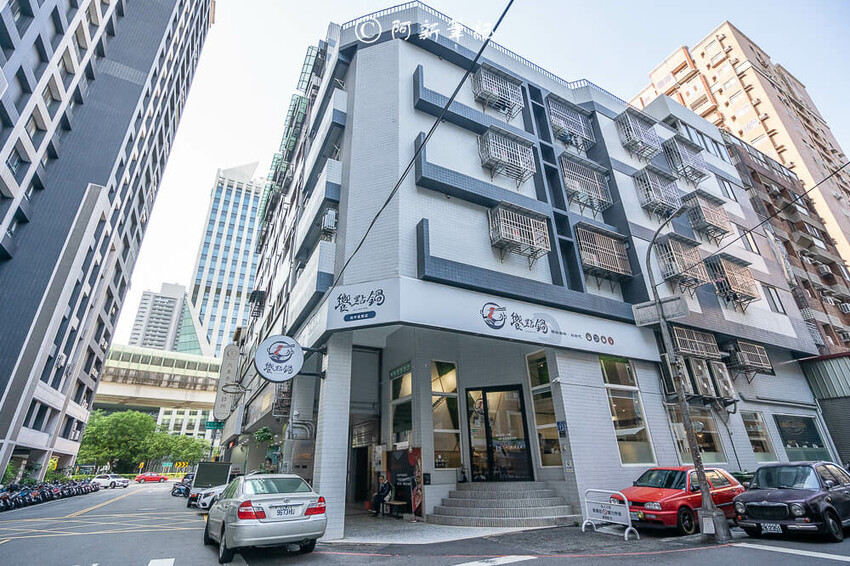 台中人氣火鍋饗點鍋！蔬食自助吧吃到飽，巨龍海陸拼盤超狂，CP值爆表。