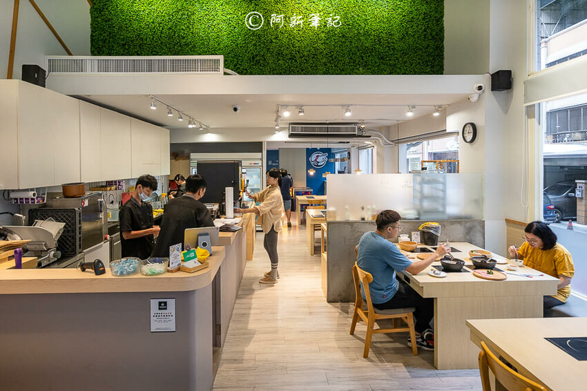 台中人氣火鍋饗點鍋！蔬食自助吧吃到飽，巨龍海陸拼盤超狂，CP值爆表。