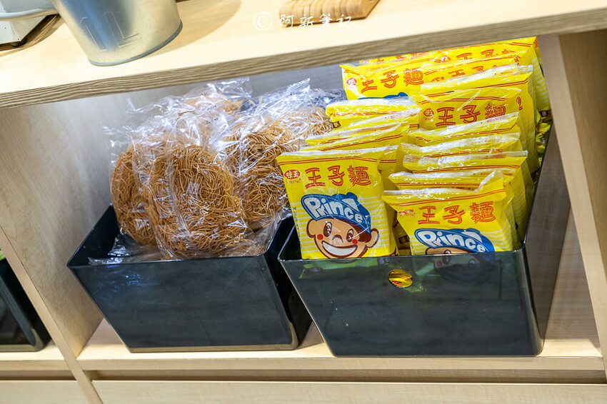 台中人氣火鍋饗點鍋！蔬食自助吧吃到飽，巨龍海陸拼盤超狂，CP值爆表。