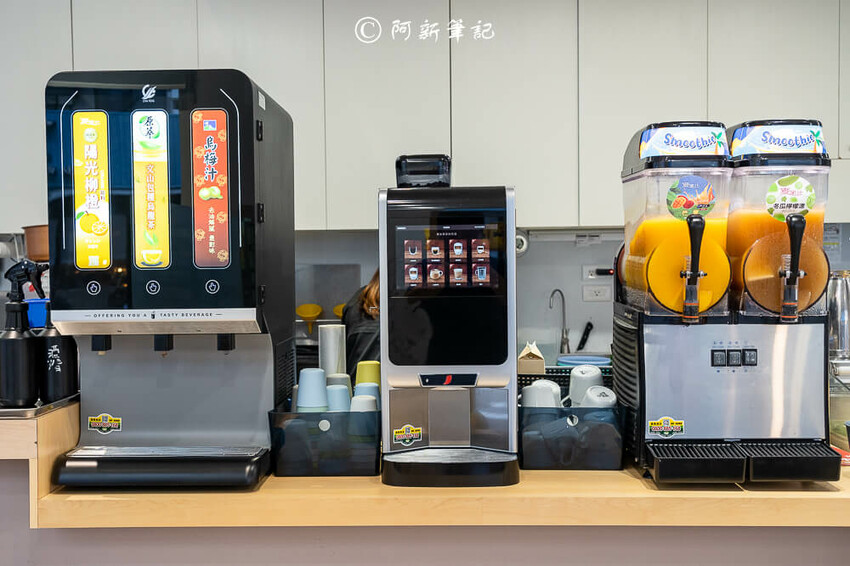 台中人氣火鍋饗點鍋！蔬食自助吧吃到飽，巨龍海陸拼盤超狂，CP值爆表。