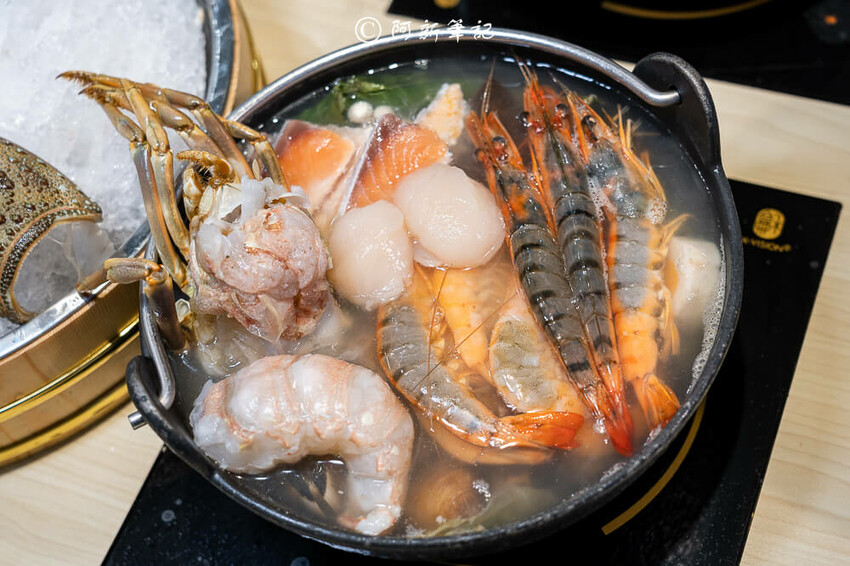 台中人氣火鍋饗點鍋！蔬食自助吧吃到飽，巨龍海陸拼盤超狂，CP值爆表。