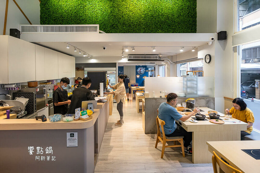 台中人氣火鍋饗點鍋！蔬食自助吧吃到飽，巨龍海陸拼盤超狂，CP值爆表。