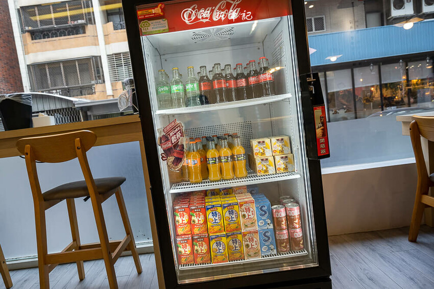 台中人氣火鍋饗點鍋！蔬食自助吧吃到飽，巨龍海陸拼盤超狂，CP值爆表。