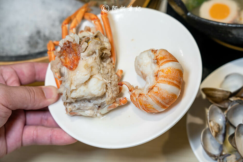 台中人氣火鍋饗點鍋！蔬食自助吧吃到飽，巨龍海陸拼盤超狂，CP值爆表。