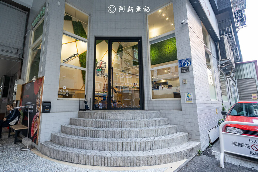 台中人氣火鍋饗點鍋！蔬食自助吧吃到飽，巨龍海陸拼盤超狂，CP值爆表。