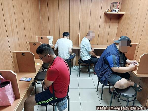 金銘雞腿魯肉飯08-用餐區.jpg