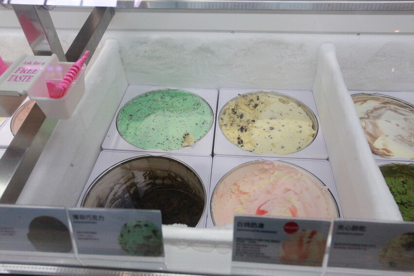 高雄市前鎮區吃。高雄美食｜前鎮區。「31冰淇淋 高雄SKM Park門市」30年前小高剛出社會最甜蜜的回憶，超過30種冰淇淋任