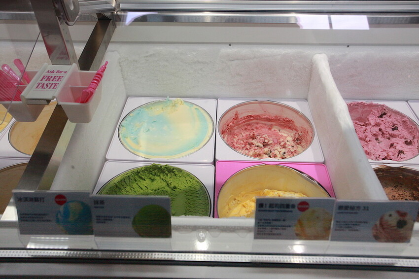 高雄市前鎮區吃。高雄美食｜前鎮區。「31冰淇淋 高雄SKM Park門市」30年前小高剛出社會最甜蜜的回憶，超過30種冰淇淋任
