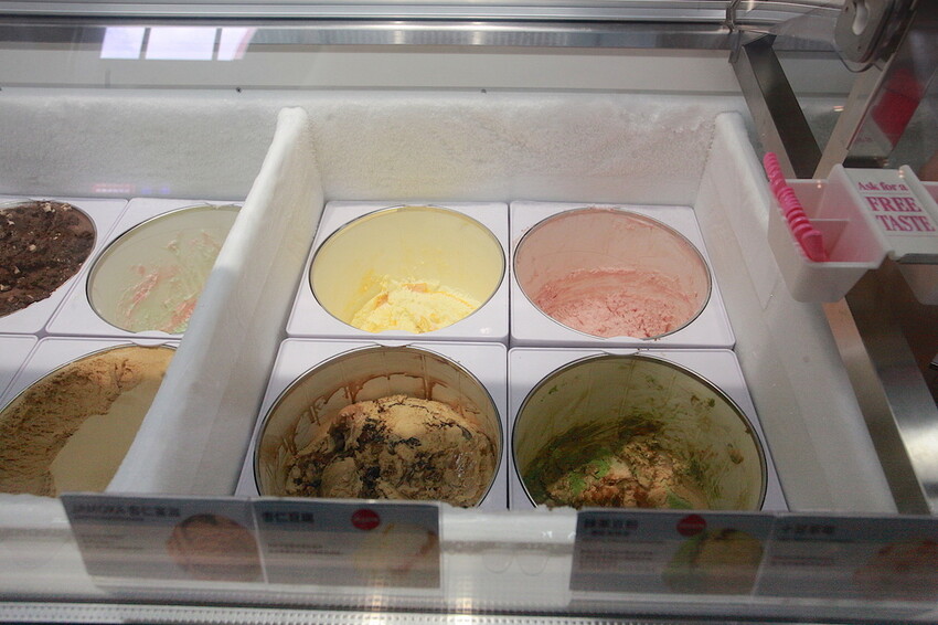 高雄市前鎮區吃。高雄美食｜前鎮區。「31冰淇淋 高雄SKM Park門市」30年前小高剛出社會最甜蜜的回憶，超過30種冰淇淋任