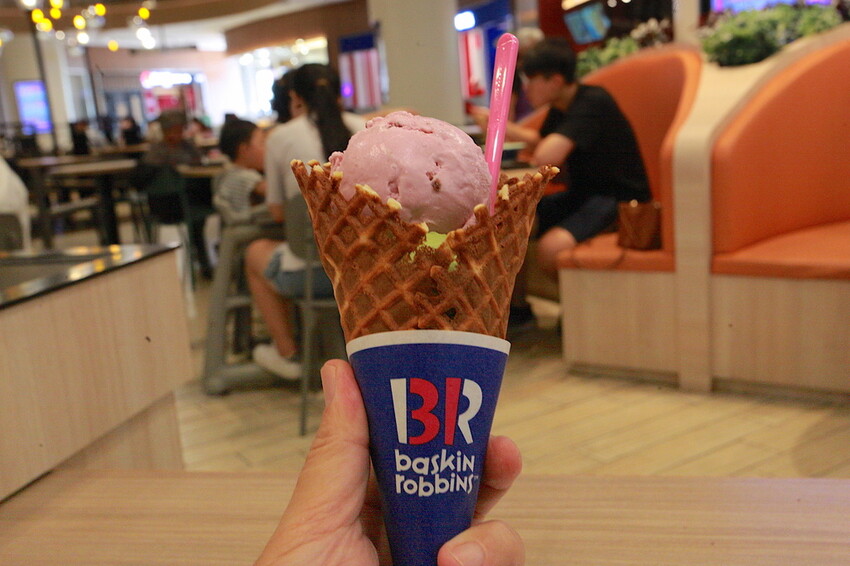 高雄市前鎮區吃。高雄美食｜前鎮區。「31冰淇淋 高雄SKM Park門市」30年前小高剛出社會最甜蜜的回憶，超過30種冰淇淋任