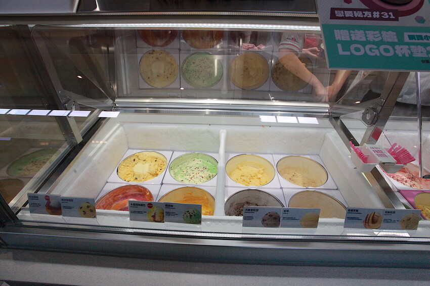 高雄市前鎮區吃。高雄美食｜前鎮區。「31冰淇淋 高雄SKM Park門市」30年前小高剛出社會最甜蜜的回憶，超過30種冰淇淋任