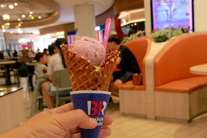 高雄市前鎮區吃。高雄美食｜前鎮區。「31冰淇淋 高雄SKM Park門市」30年前小高剛出社會最甜蜜的回憶，超過30種冰淇淋任