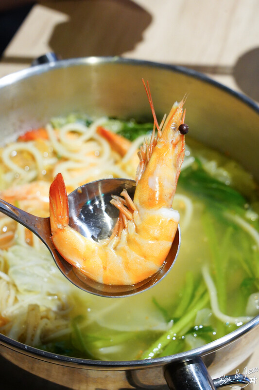 宜蘭縣員山鄉星之鍋》午餐限定現煮海鮮鍋,宜蘭鮮甜海味與得獎名店-富哥南方澳飛虎魚丸的完美結合