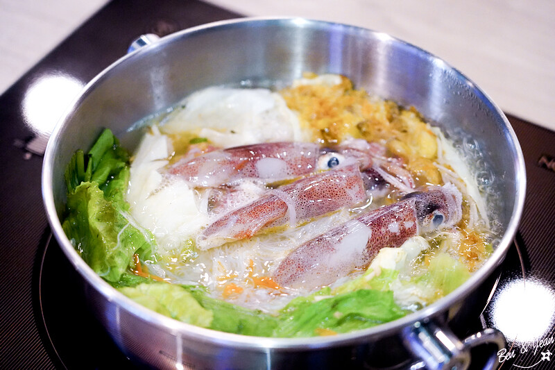 宜蘭縣員山鄉星之鍋》午餐限定現煮海鮮鍋,宜蘭鮮甜海味與得獎名店-富哥南方澳飛虎魚丸的完美結合