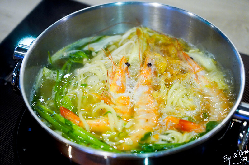 宜蘭縣員山鄉星之鍋》午餐限定現煮海鮮鍋,宜蘭鮮甜海味與得獎名店-富哥南方澳飛虎魚丸的完美結合