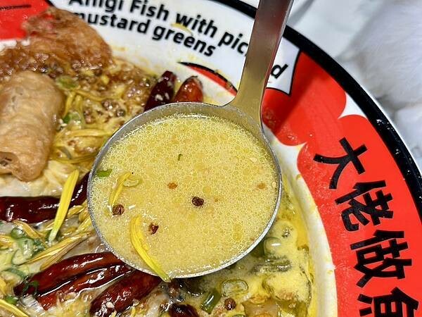 台北市松山區[松山區美食] 輝葉大佬酸菜魚慶城店 首創奶香酸菜魚溫和酸爽香辣 #南京復興站美食 慶城街1號 @蛋寶趴趴go