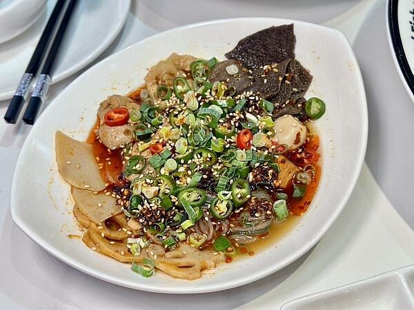 台北市松山區[松山區美食] 輝葉大佬酸菜魚慶城店 首創奶香酸菜魚溫和酸爽香辣 #南京復興站美食 慶城街1號 @蛋寶趴趴go