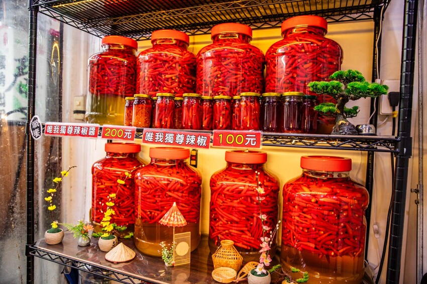 花蓮縣花蓮市職饗雞湯小卷米粉|吃一碗就飽啦!滿滿配料大碗公濃郁雞湯小卷米粉