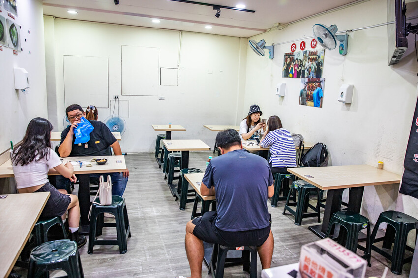 花蓮縣花蓮市職饗雞湯小卷米粉|吃一碗就飽啦!滿滿配料大碗公濃郁雞湯小卷米粉