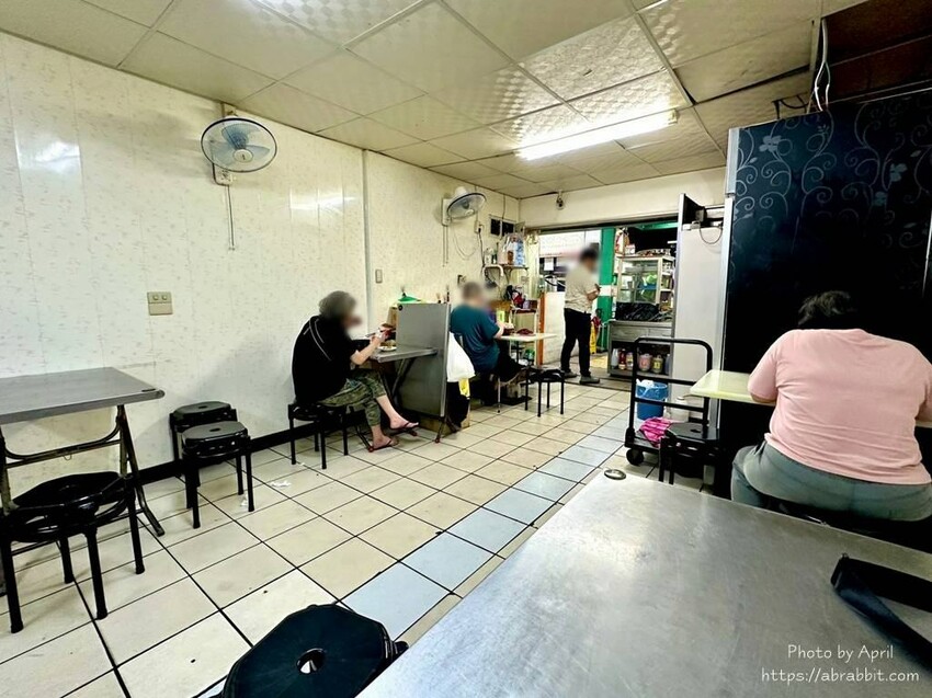 台中市西區吳記牛肉麵-店家自己做的紅麴口味牛肉