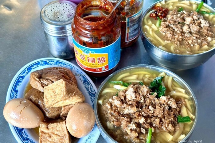 台中市西區吳記牛肉麵-店家自己做的紅麴口味牛肉